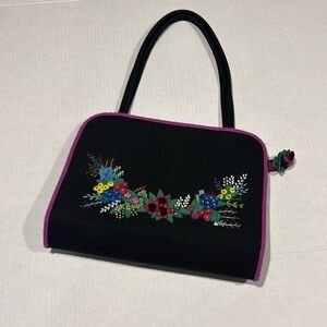 ⬇️🔥Lulu Guinness felt purse